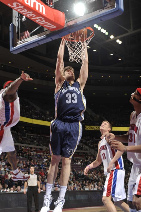 持对篮球的 持对篮球的